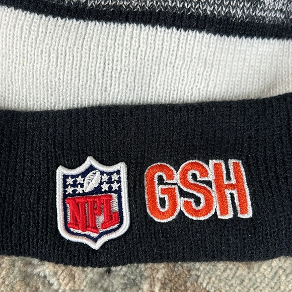 White Chicago Bears Stripling Cuffed Knit Hat with Pom - Picture 4 of 5